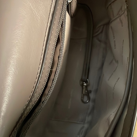 Michae Kors Shoulder bag - 11”x7” - Picture 4 of 6